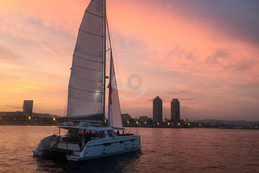 Paseo en catamarán solar por Barcelona